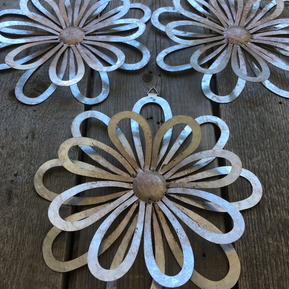 Set of 3, Galvanize Flower Metal Cut Out Wall/Fence Decor - Picture 4 of 6